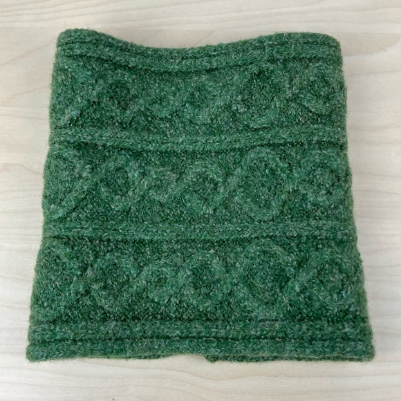 Walker & Hawkes Ireland 100% Merino Wool Green Infinity Scarf Neck Warmer Gaiter - Picture 1 of 9